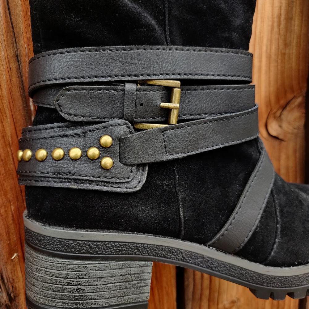 Boots - Picture 3 of 4